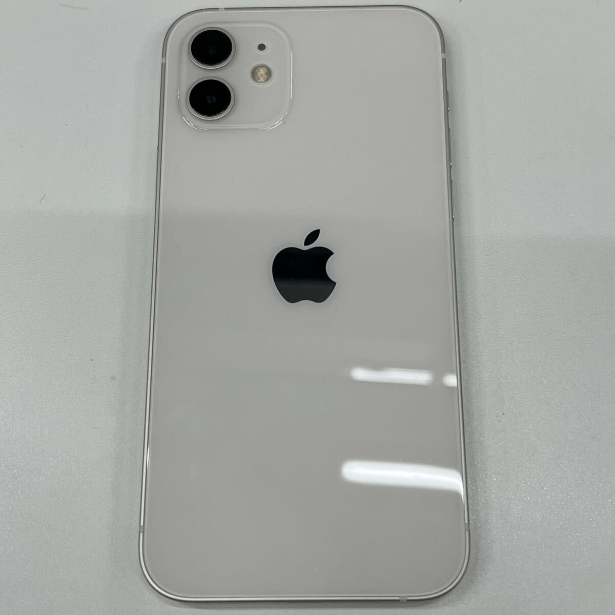 B420【中古品】/ iPhone12 MGHP3J/A 64GB ホワイト Apple SIM B420【中古品】/ iPhone12 MGHP3J/A 64GB ホワイト Apple SIM
