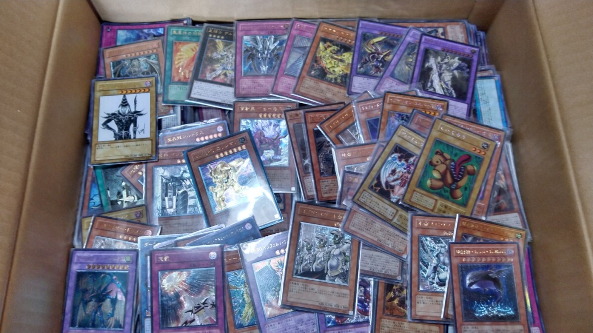 遊戯王 まとめ売り レリーフ30枚前後 スーパーレア以上数百枚 遊戯王 まとめ売り レリーフ30枚前後 スーパーレア以上数百枚