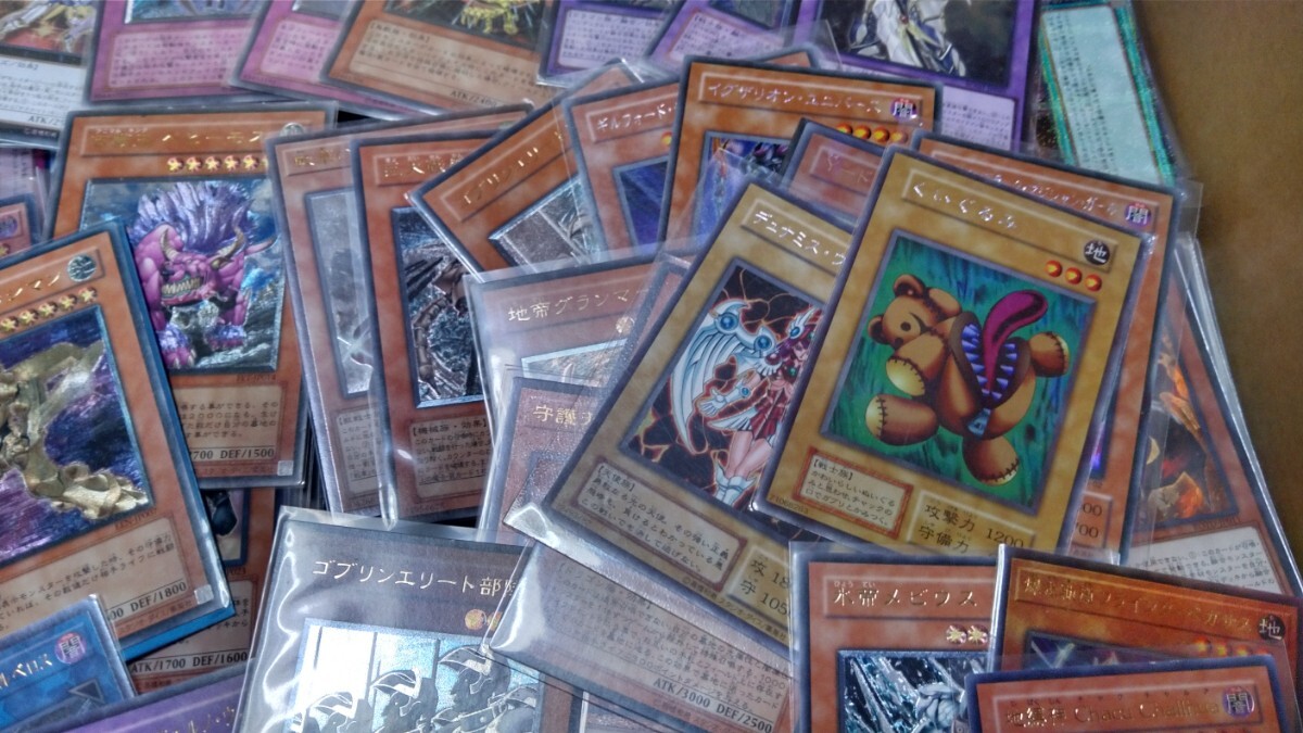 遊戯王 まとめ売り レリーフ30枚前後 スーパーレア以上数百枚 遊戯王 まとめ売り レリーフ30枚前後 スーパーレア以上数百枚