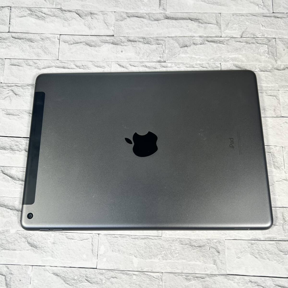 Apple iPad (第8世代) Wi-Fi + Cellular 32GB AU MYMH2J/A(iPad
