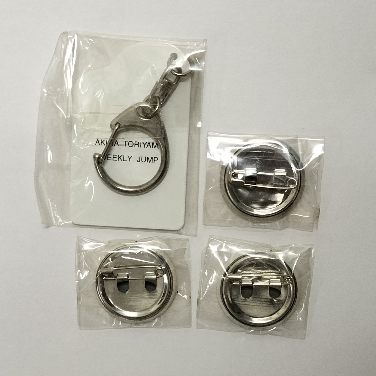 ドラゴンボール4点セット 缶バッジ キーホルダー 鳥山明の世界展 ドラゴンボール4点セット 缶バッジ キーホルダー 鳥山明の世界展