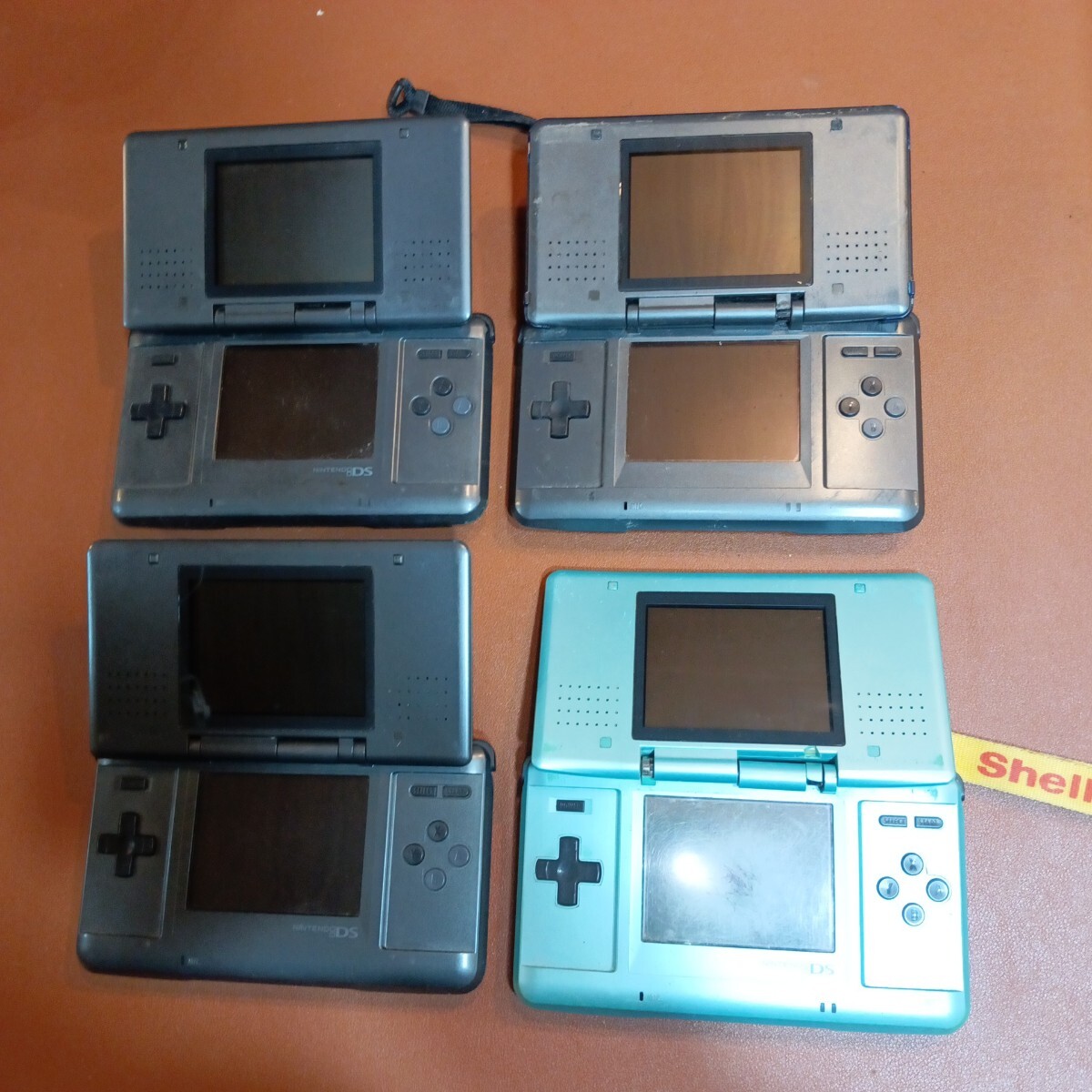 ニンテンドー DSLite 8つ、 DSi 4つ、DSiLL1つ、初代任天堂 DS 4 ニンテンドー DSLite 8つ、 DSi 4つ、DSiLL1つ、初代任天堂 DS 4