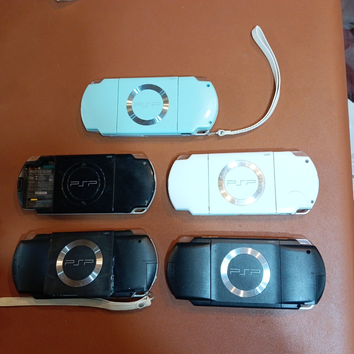 SONY PSP-2000 3つ、 PSP-1000 2つ 合計5個 まとめ売り ジャンク SONY PSP-2000 3つ、 PSP-1000 2つ 合計5個 まとめ売り ジャンク