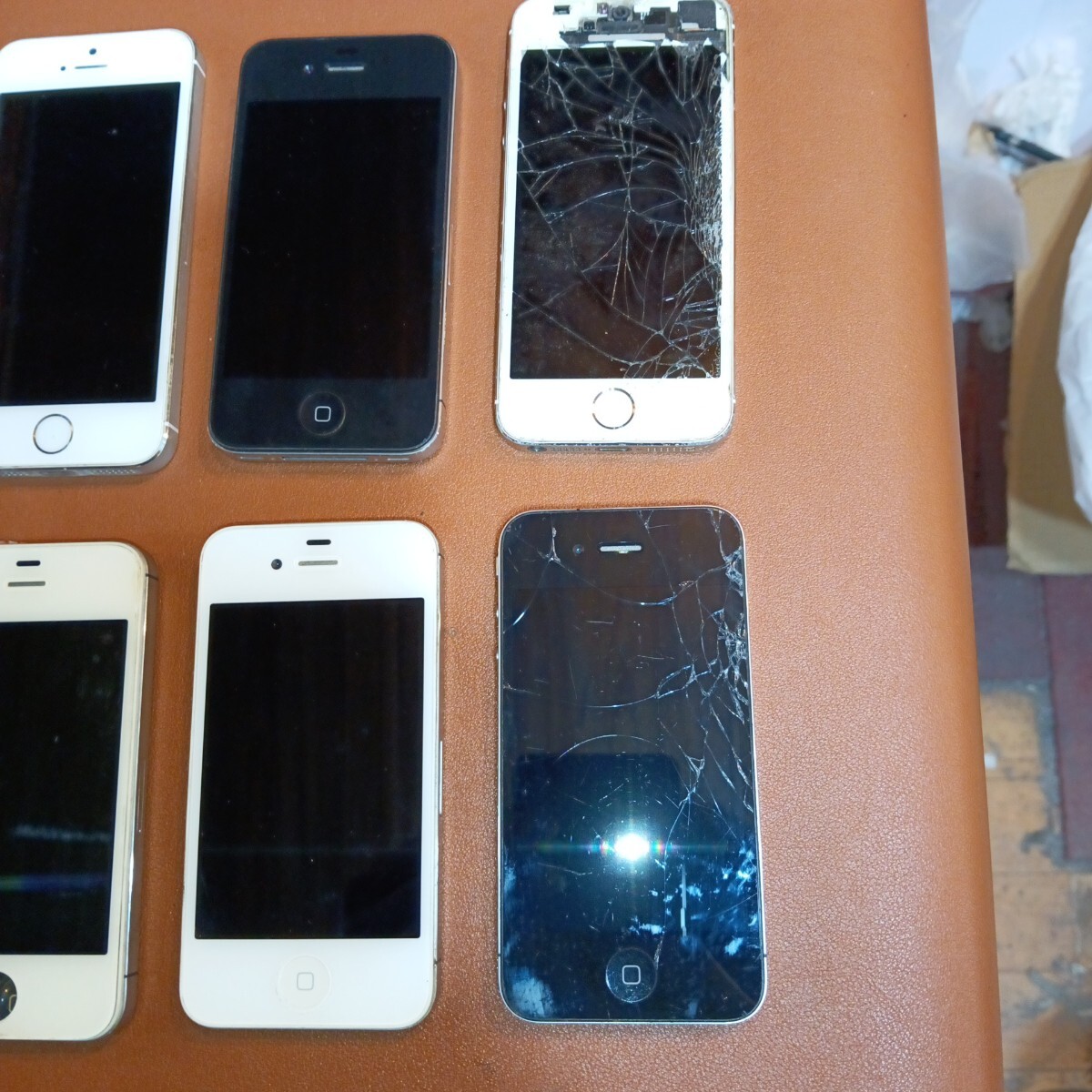 Apple iPhoneSE 3つ、iPhone4 7つ 合計10個 まとめ売り ジャンク Apple iPhoneSE 3つ、iPhone4 7つ 合計10個 まとめ売り ジャンク