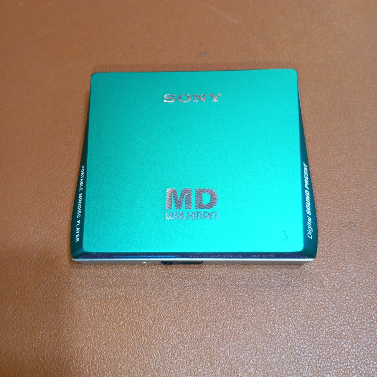SONY ソニー WALKMAN MD ウォークマン MZ-E75 グリーン 緑 SONY ソニー WALKMAN MD ウォークマン MZ-E75 グリーン 緑