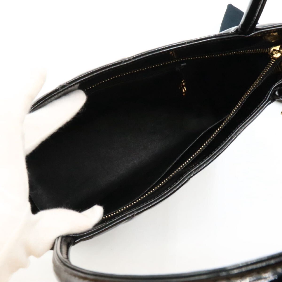 CHANEL 美品 シャネル エナメル 復刻トートバッグ ブラック CHANEL 美品 シャネル エナメル 復刻トートバッグ ブラック