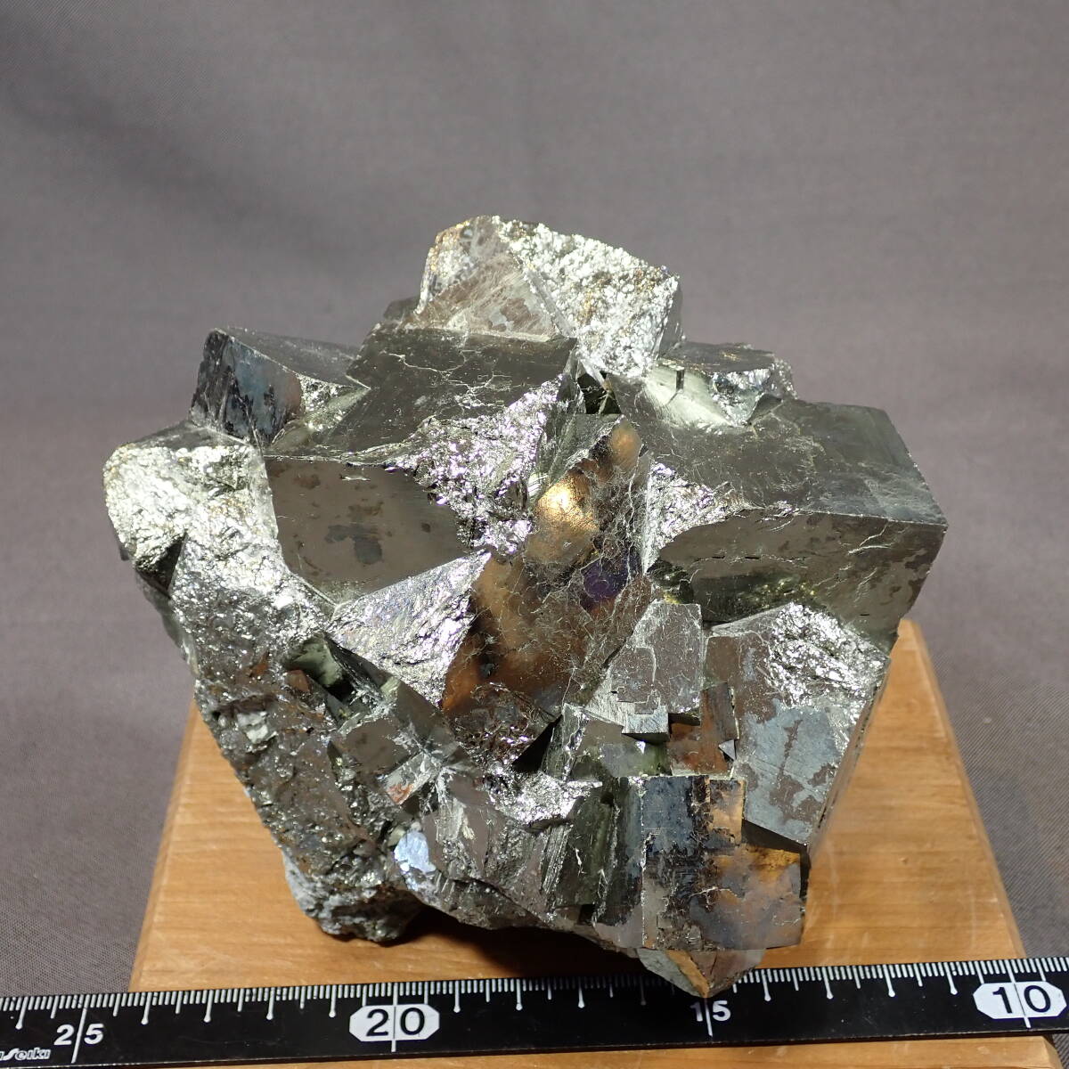 巨大パイライトキューブ / Gigantic pyrite cubes | AINA MINERALS