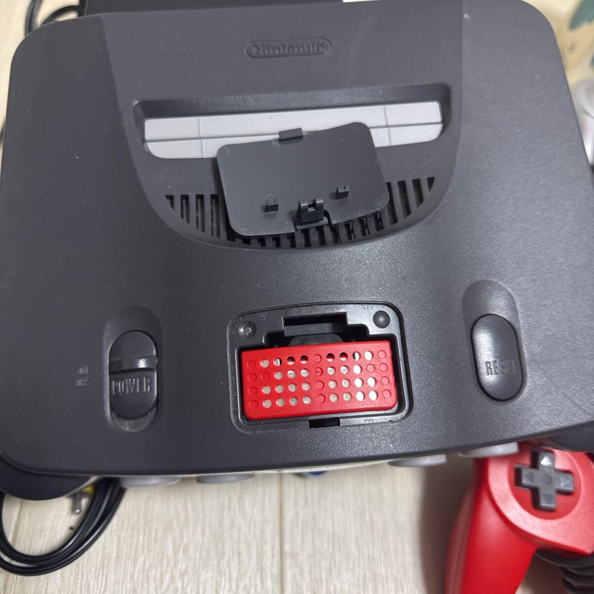 任天堂 ニンテンドー64 NUS-001 コントローラー6個 ゲーム機本体 任天堂 ニンテンドー64 NUS-001 コントローラー6個 ゲーム機本体