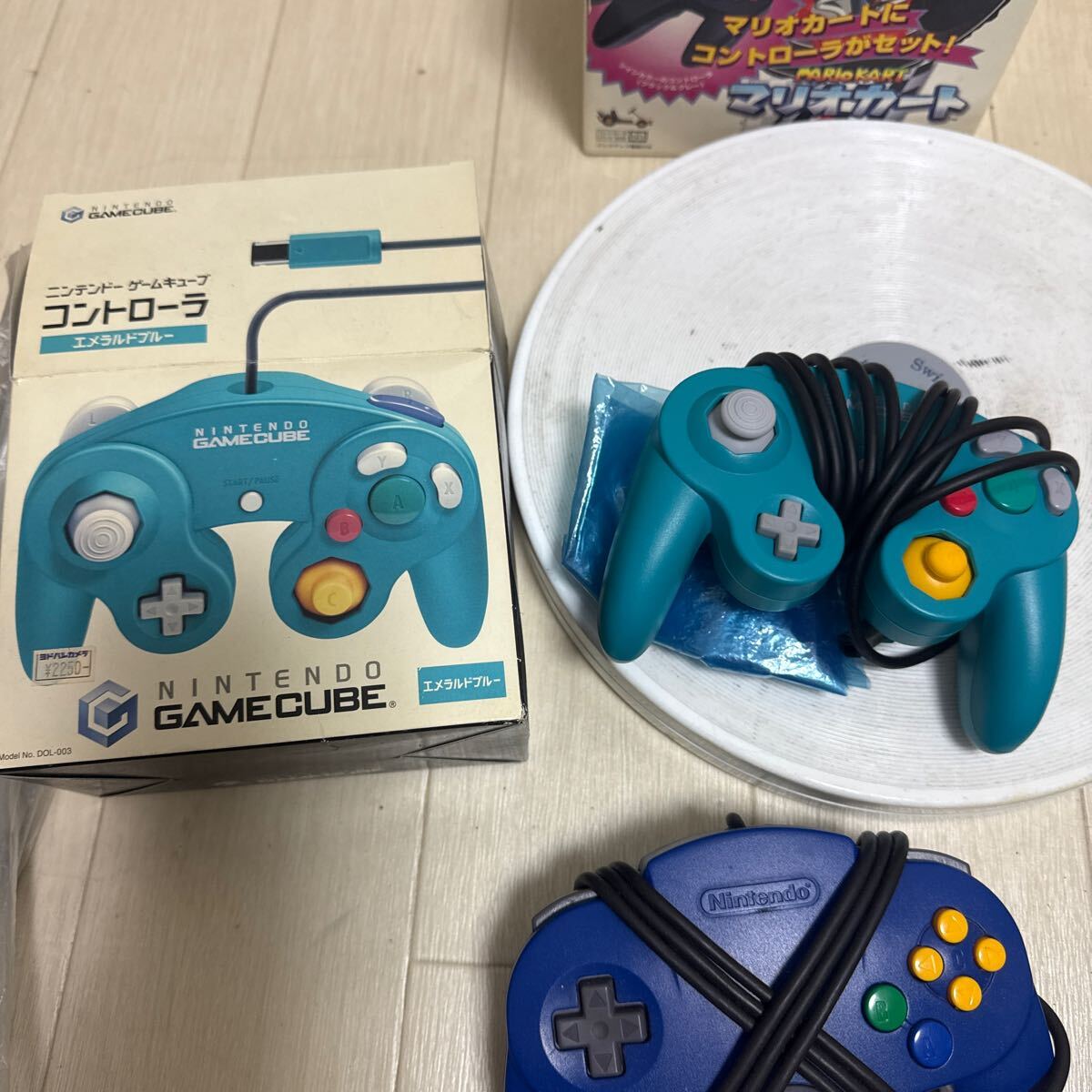 任天堂 ニンテンドー64 NUS-001 コントローラー6個 ゲーム機本体 任天堂 ニンテンドー64 NUS-001 コントローラー6個 ゲーム機本体