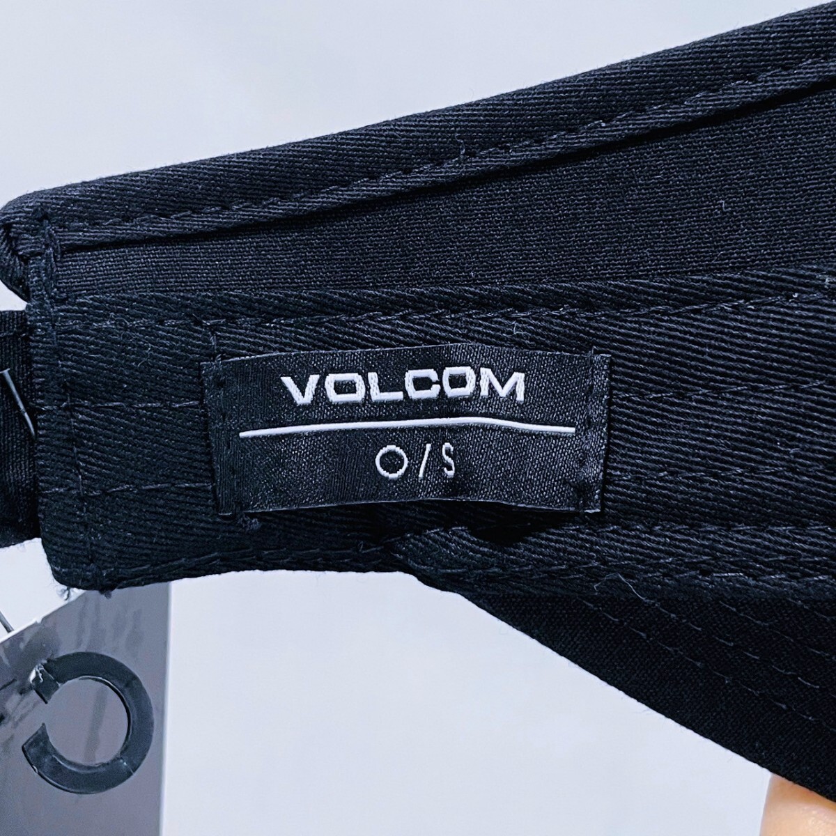 【新品 未使用品】VOLCOM ボルコム　サンバイザー　刺繍　ブラック　送料無料