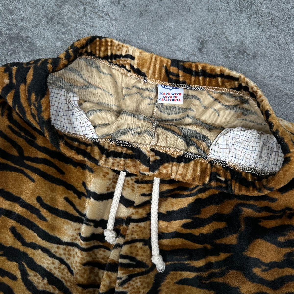 US RAGS 00s Y2K USA製 タイガー 虎柄 ファー ショーツ パンツ US RAGS 00s Y2K USA製 タイガー 虎柄 ファー ショーツ パンツ