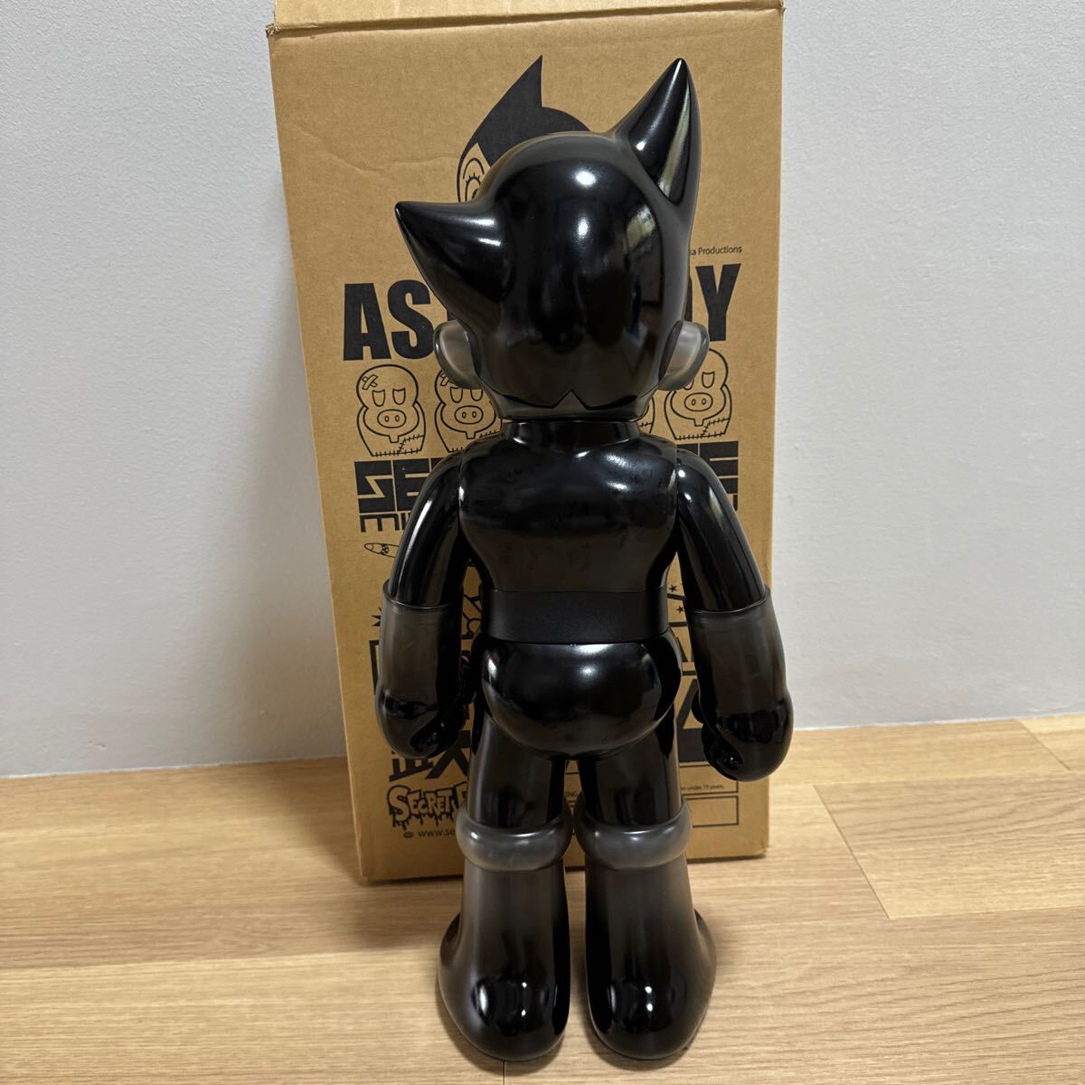 新品】SECRET BASE シークレットベース Big Scale Astro Boy 新品】SECRET BASE シークレットベース Big Scale Astro Boy