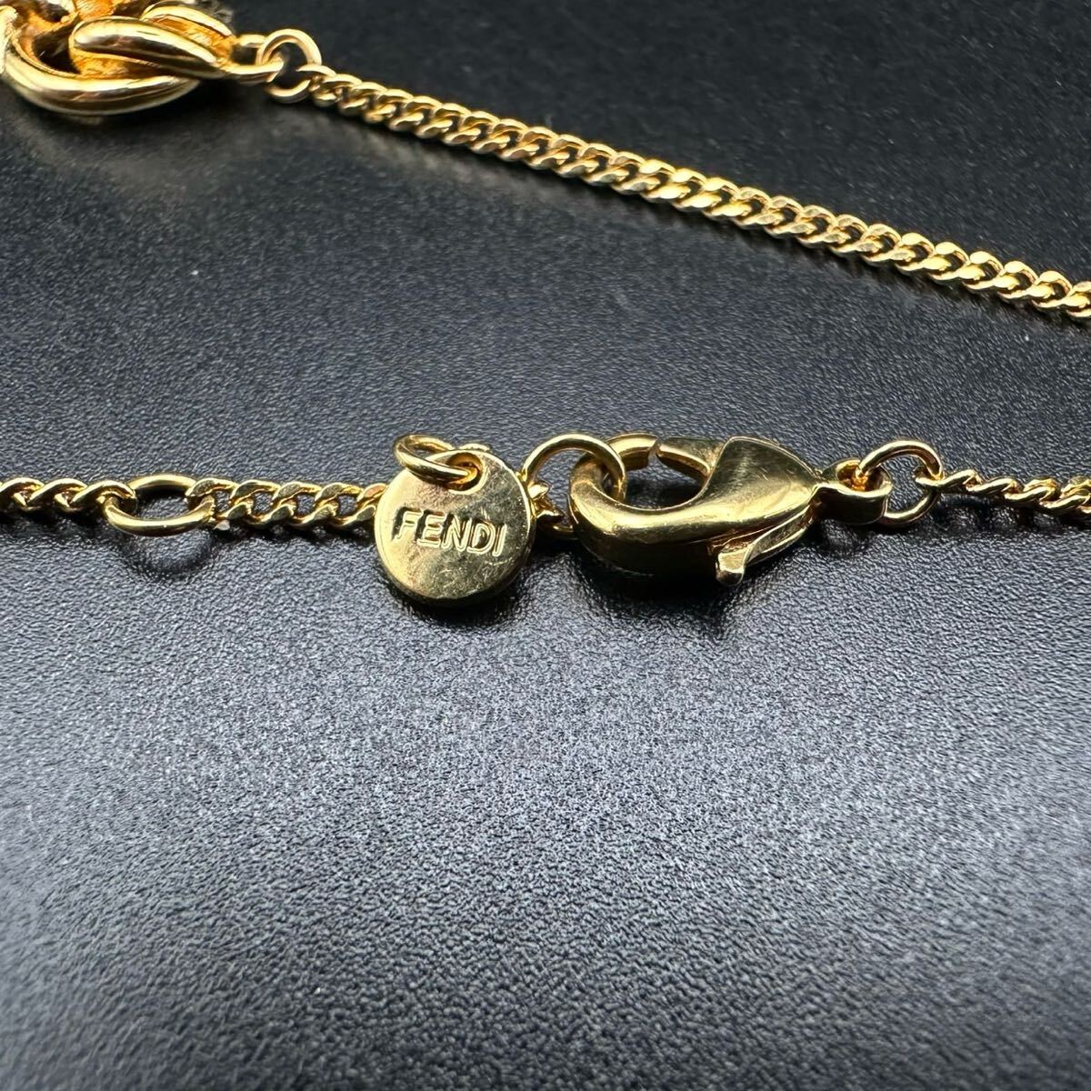 極美品 FENDI フェンディ ブレスレット ゴールド ロゴ 869 極美品 FENDI フェンディ ブレスレット ゴールド ロゴ 869