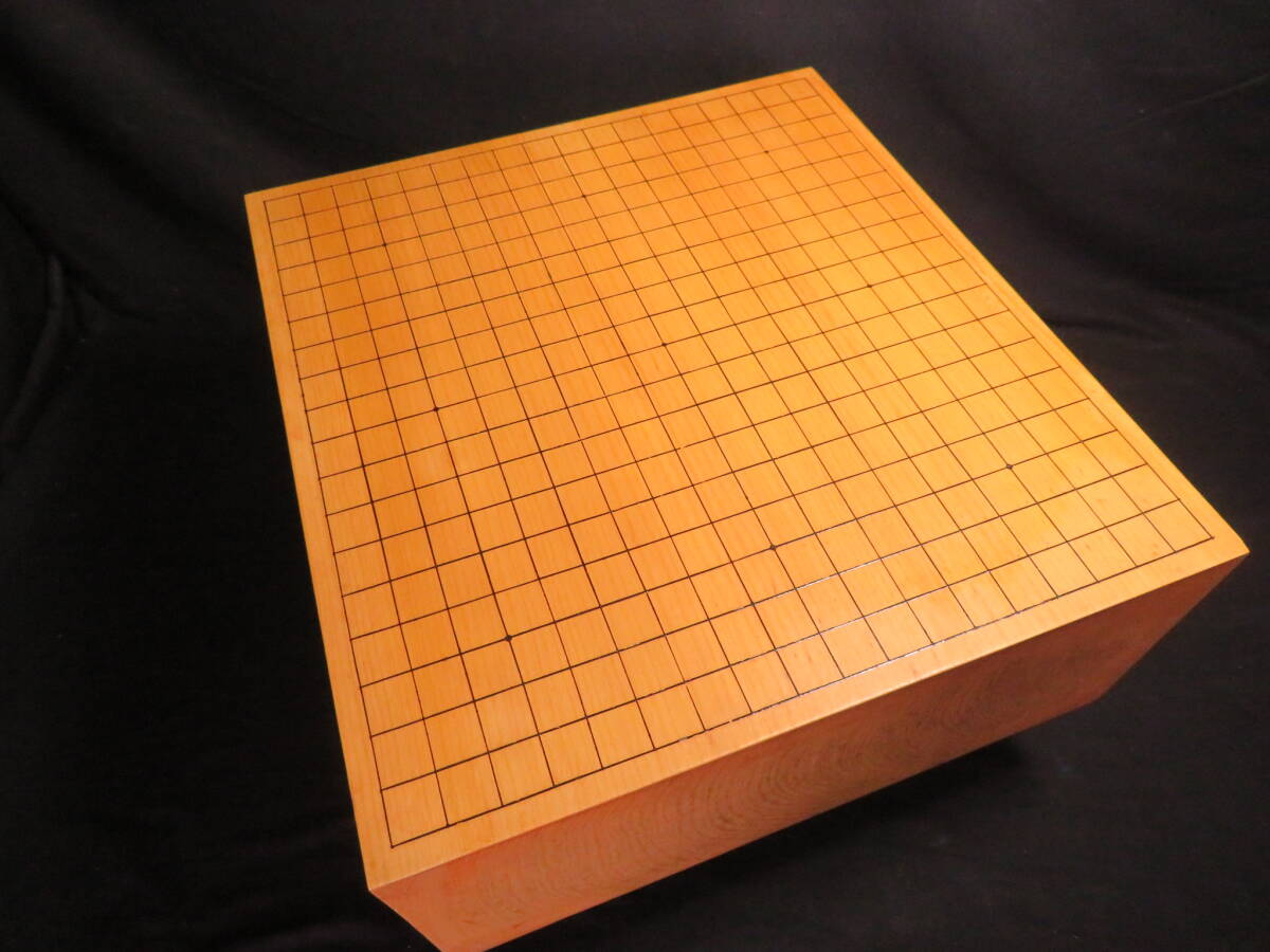 本榧 六寸 17.9cm 天地柾 脚付き 碁盤 17.3㎏ 桐 盤覆い付き 本榧 六寸 17.9cm 天地柾 脚付き 碁盤 17.3㎏ 桐 盤覆い付き