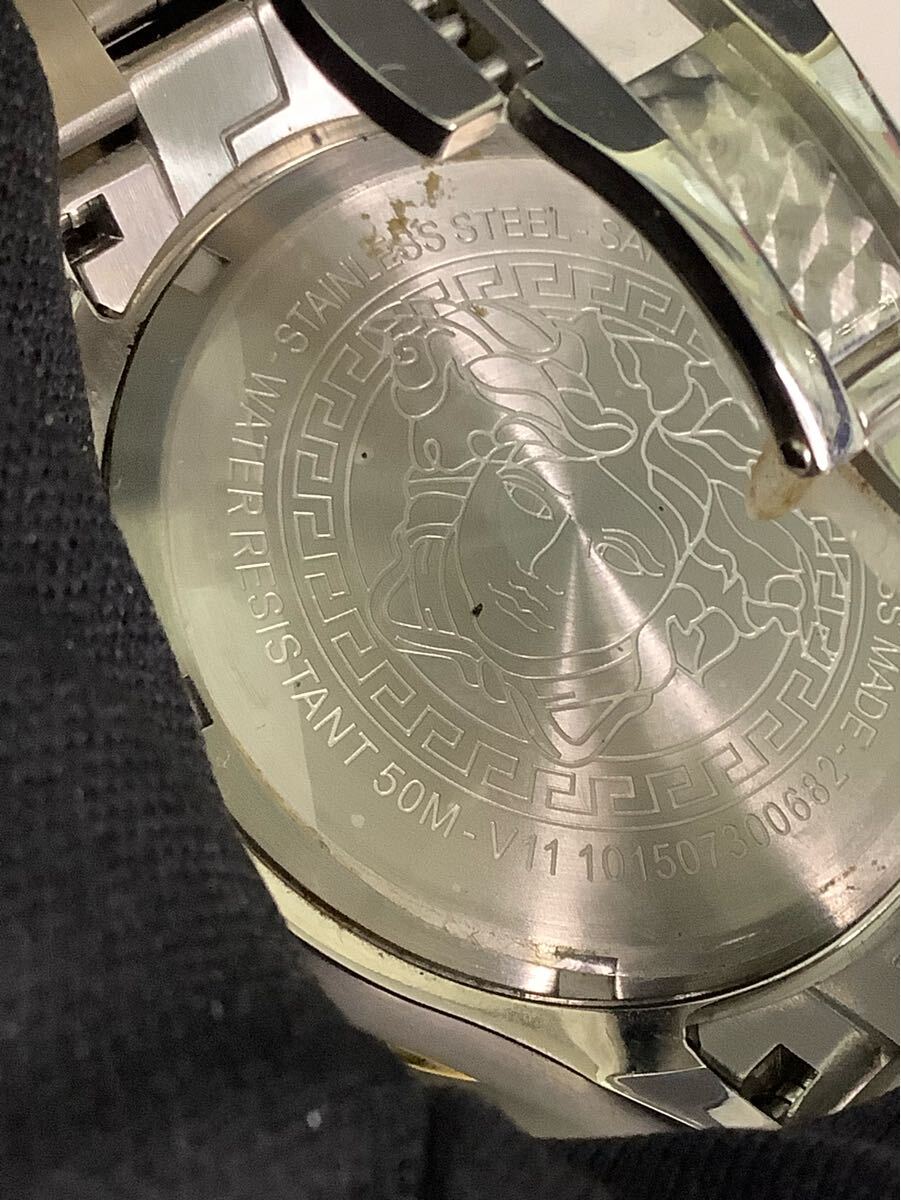 4A01 ヴェルサーチ ユニバース GMT QZ デイト ブラック文字盤 4A01 ヴェルサーチ ユニバース GMT QZ デイト ブラック文字盤