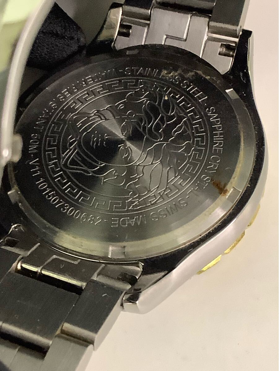 4A01 ヴェルサーチ ユニバース GMT QZ デイト ブラック文字盤 4A01 ヴェルサーチ ユニバース GMT QZ デイト ブラック文字盤