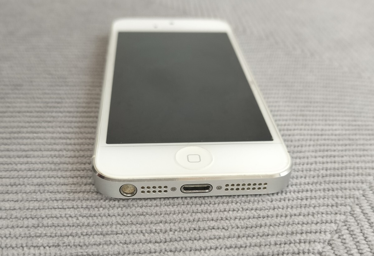 Apple iPhone5 16GB ホワイト&シルバー本体セット 箱 イヤホン Apple iPhone5 16GB ホワイト&シルバー本体セット 箱 イヤホン