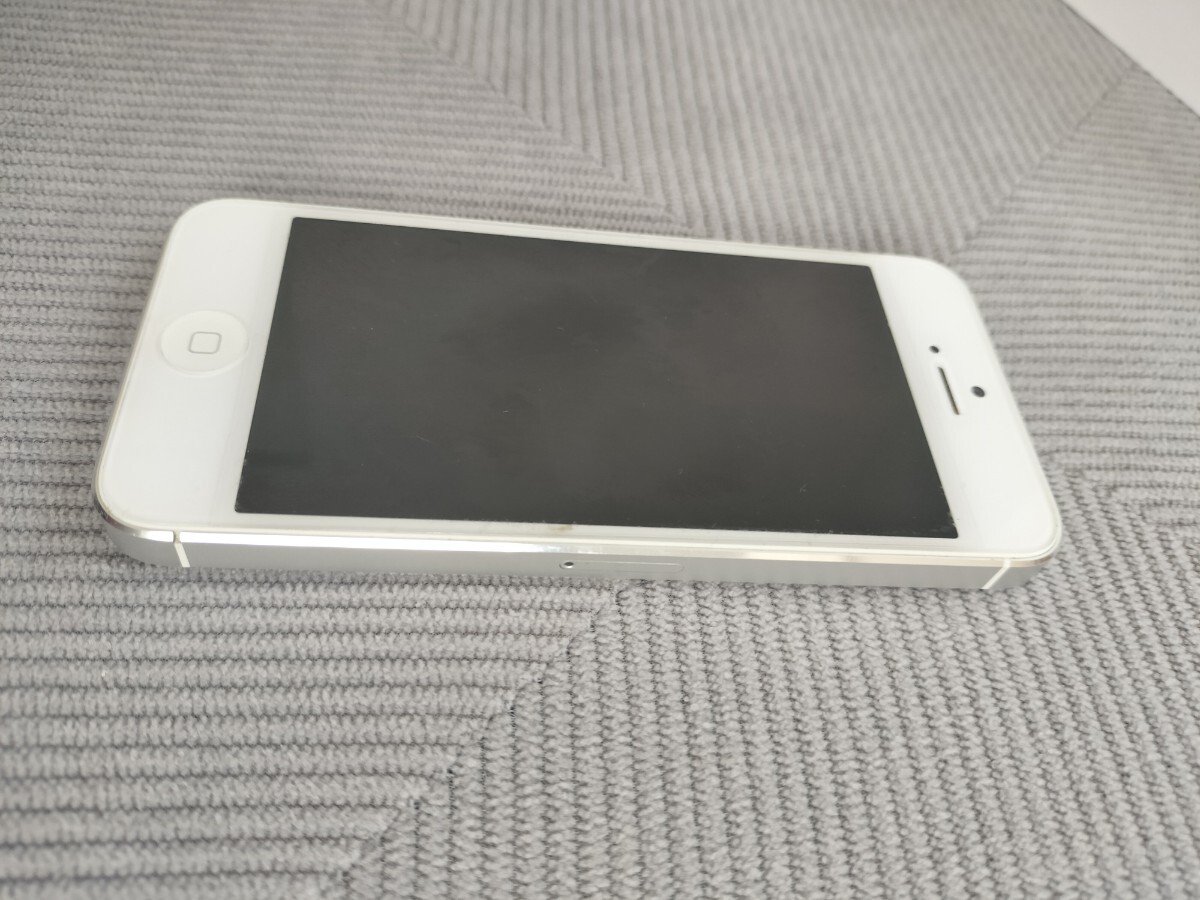 Apple iPhone5 16GB ホワイト&シルバー本体セット 箱 イヤホン Apple iPhone5 16GB ホワイト&シルバー本体セット 箱 イヤホン
