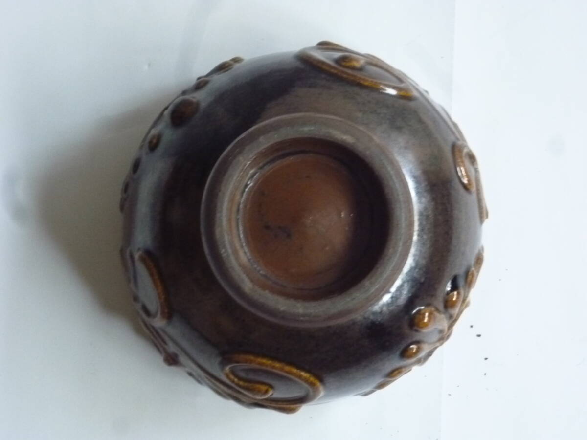 壺屋焼 古琉球 涌田マカイ 陽刻草花文茶碗 茶道具 沖縄 琉球 壺屋焼 古琉球 涌田マカイ 陽刻草花文茶碗 茶道具 沖縄 琉球