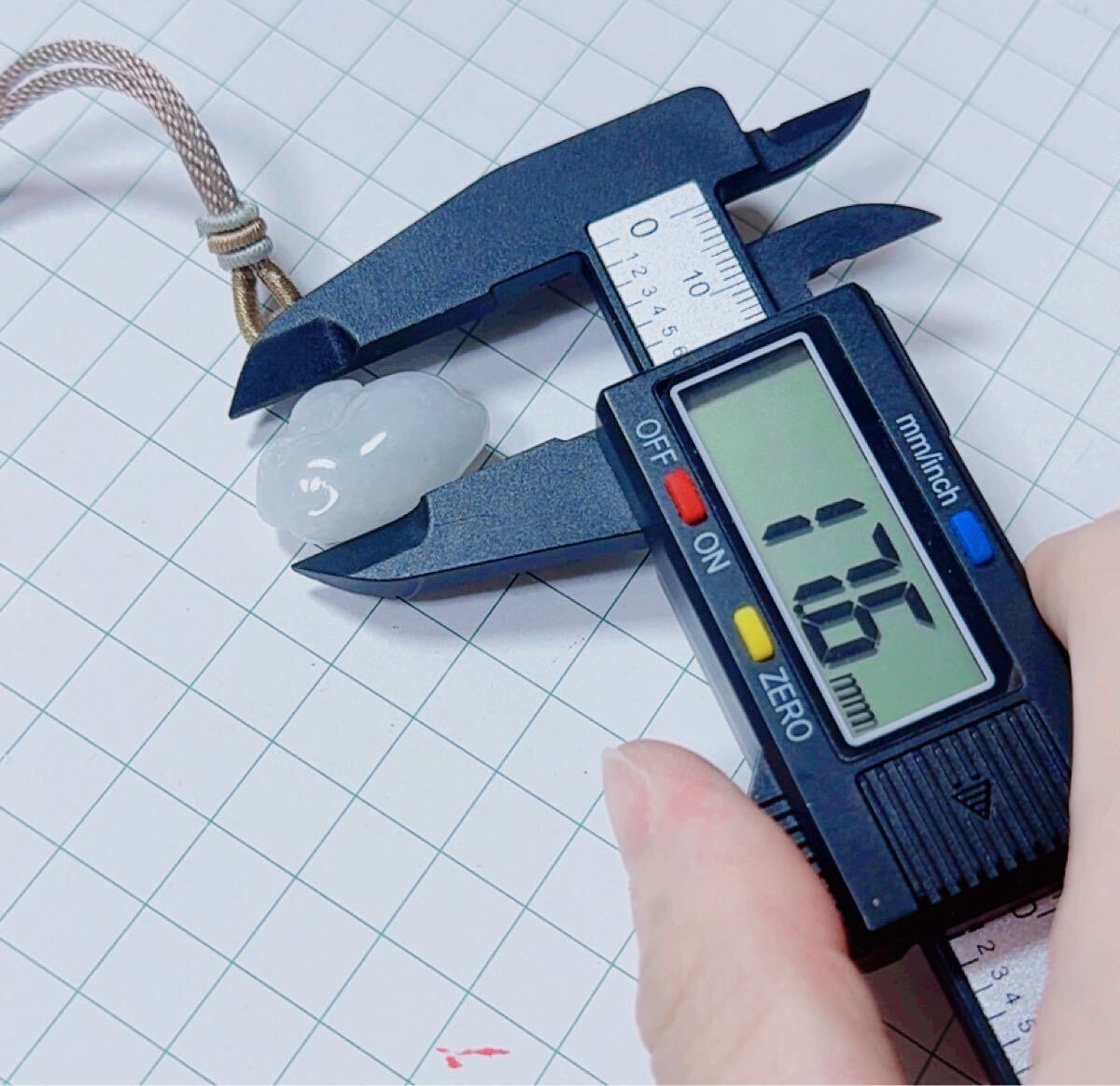 R2-01001本翡翠 《本物保証》ウサギペンダント ヒスイ 天然石 ネックレス パワーストーン お守り Aジェダイト プレゼントにも 縁起物