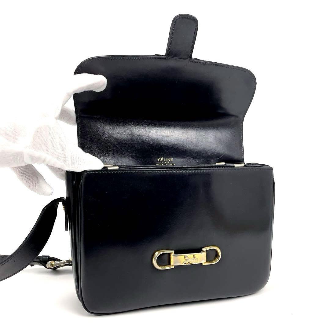美品】CELINE セリーヌ 馬車金具 ショルダーバッグ ポシェット C 美品】CELINE セリーヌ 馬車金具 ショルダーバッグ ポシェット C