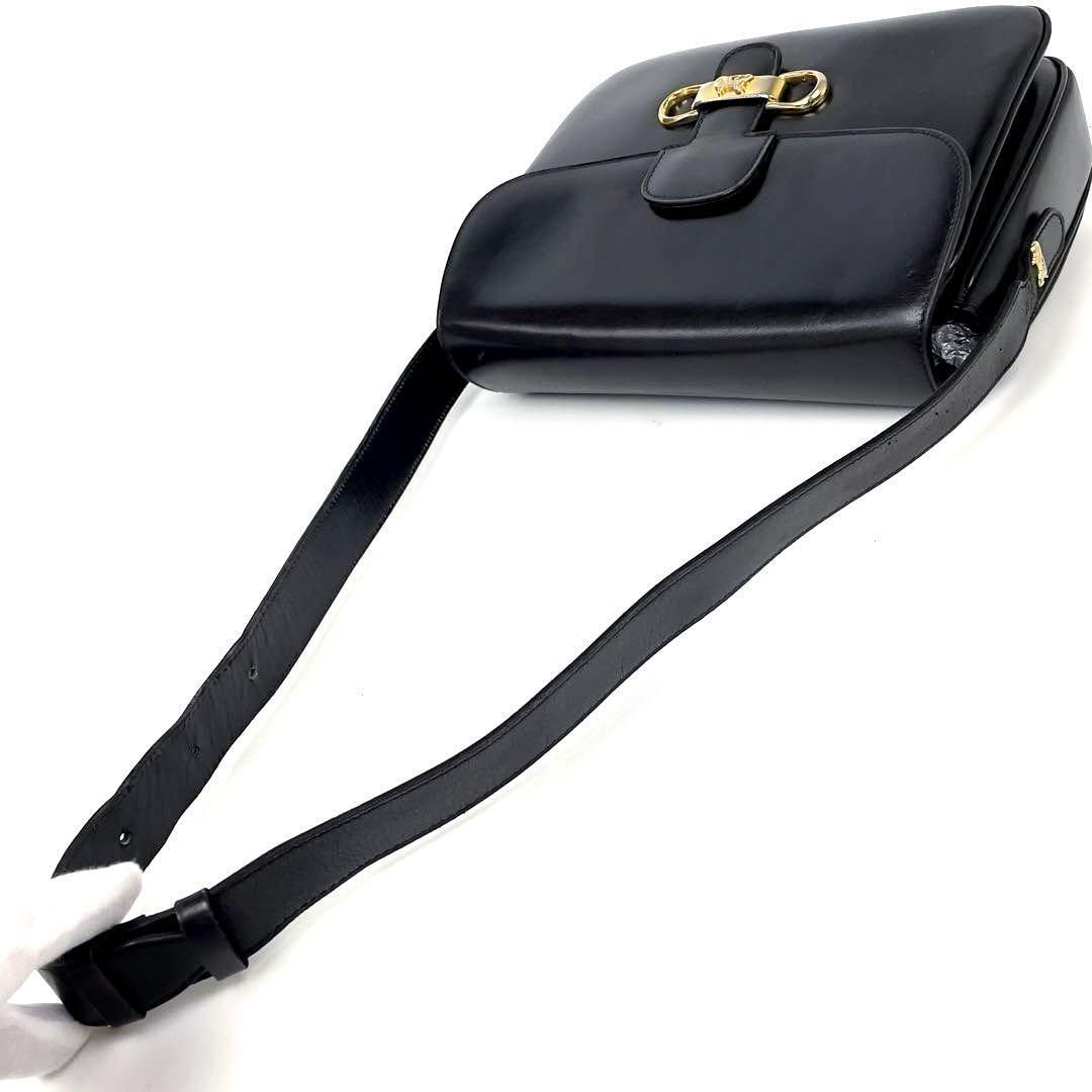 美品】CELINE セリーヌ 馬車金具 ショルダーバッグ ポシェット C 美品】CELINE セリーヌ 馬車金具 ショルダーバッグ ポシェット C