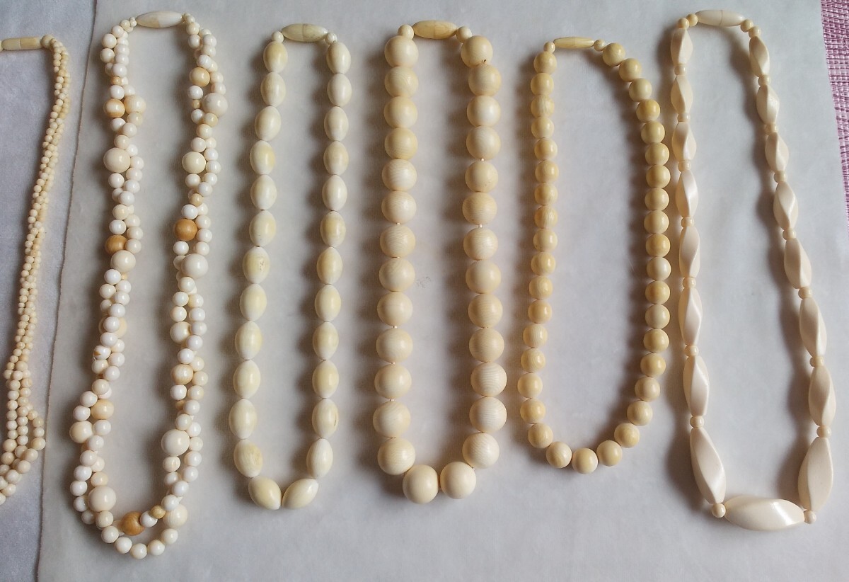 ① 象牙風 ネックレス ：アイボリー色 装飾品 アクセサリー