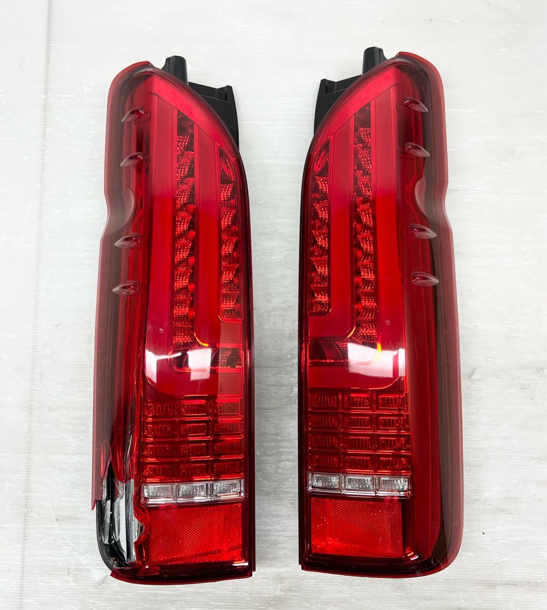 送料込 即決 TOM'S ハイエース 200系 社外 LED 左右 送料込 即決 TOM'S ハイエース 200系 社外 LED 左右