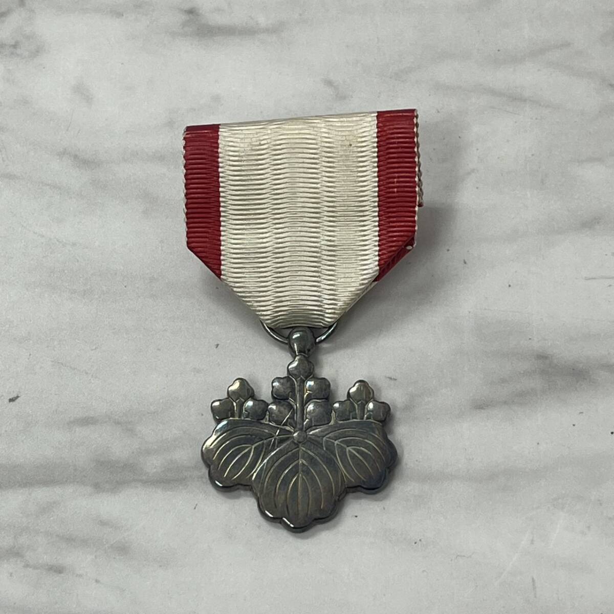G8889 勲八等白色桐葉章 バッジ 記念章 勲章 日本軍 記章 徽章 G8889 勲八等白色桐葉章 バッジ 記念章 勲章 日本軍 記章 徽章
