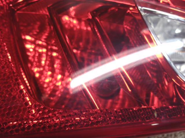 平成24年 プジョー 208 A95F01 右テールランプ LED Visteon 79998D