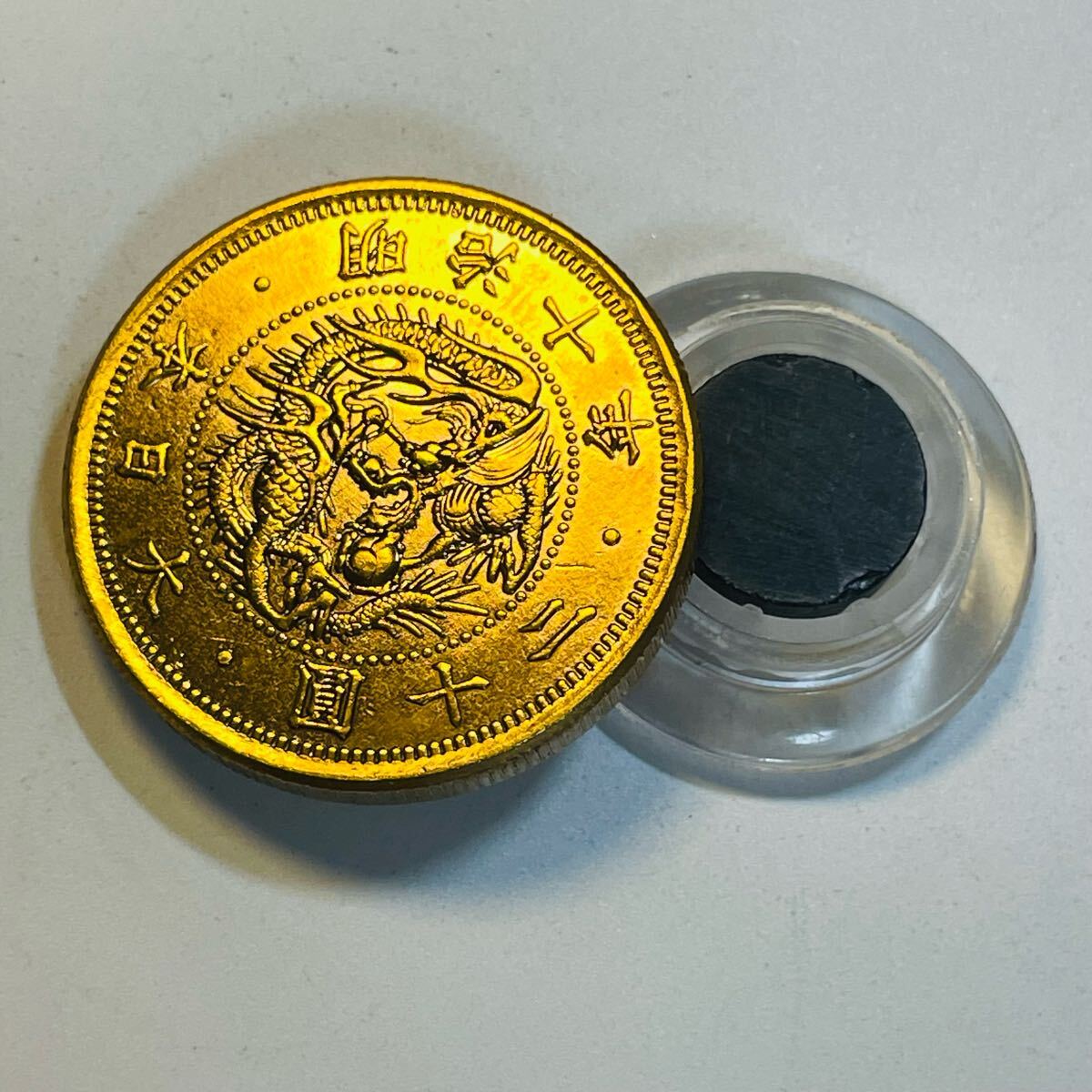 日本 硬貨 古銭 明治十年 二十圓 竜 紋 菊 コレクション コイン