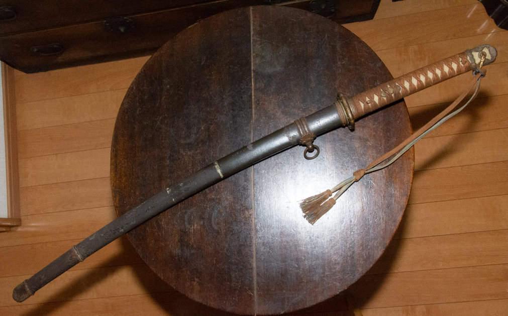 旧日本軍 陸軍 軍刀 拵え 竹光 武具 軍装備品 刀装具 鍔 目貫 柄 旧日本軍 陸軍 軍刀 拵え 竹光 武具 軍装備品 刀装具 鍔 目貫 柄