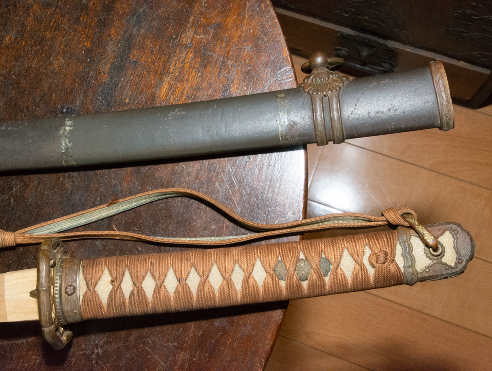 旧日本軍 陸軍 軍刀 拵え 竹光 武具 軍装備品 刀装具 鍔 目貫 柄 旧日本軍 陸軍 軍刀 拵え 竹光 武具 軍装備品 刀装具 鍔 目貫 柄