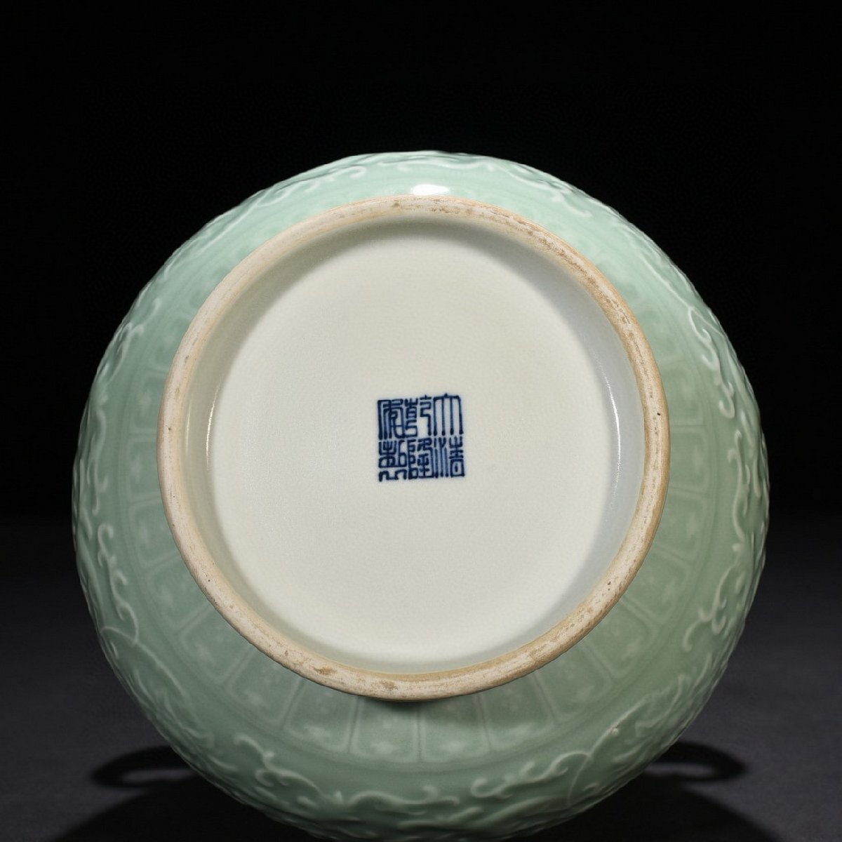 清】時代舊藏 清時代 大清乾隆年製 刻纏枝花卉図象耳尊30x21 清】時代舊藏 清時代 大清乾隆年製 刻纏枝花卉図象耳尊30x21