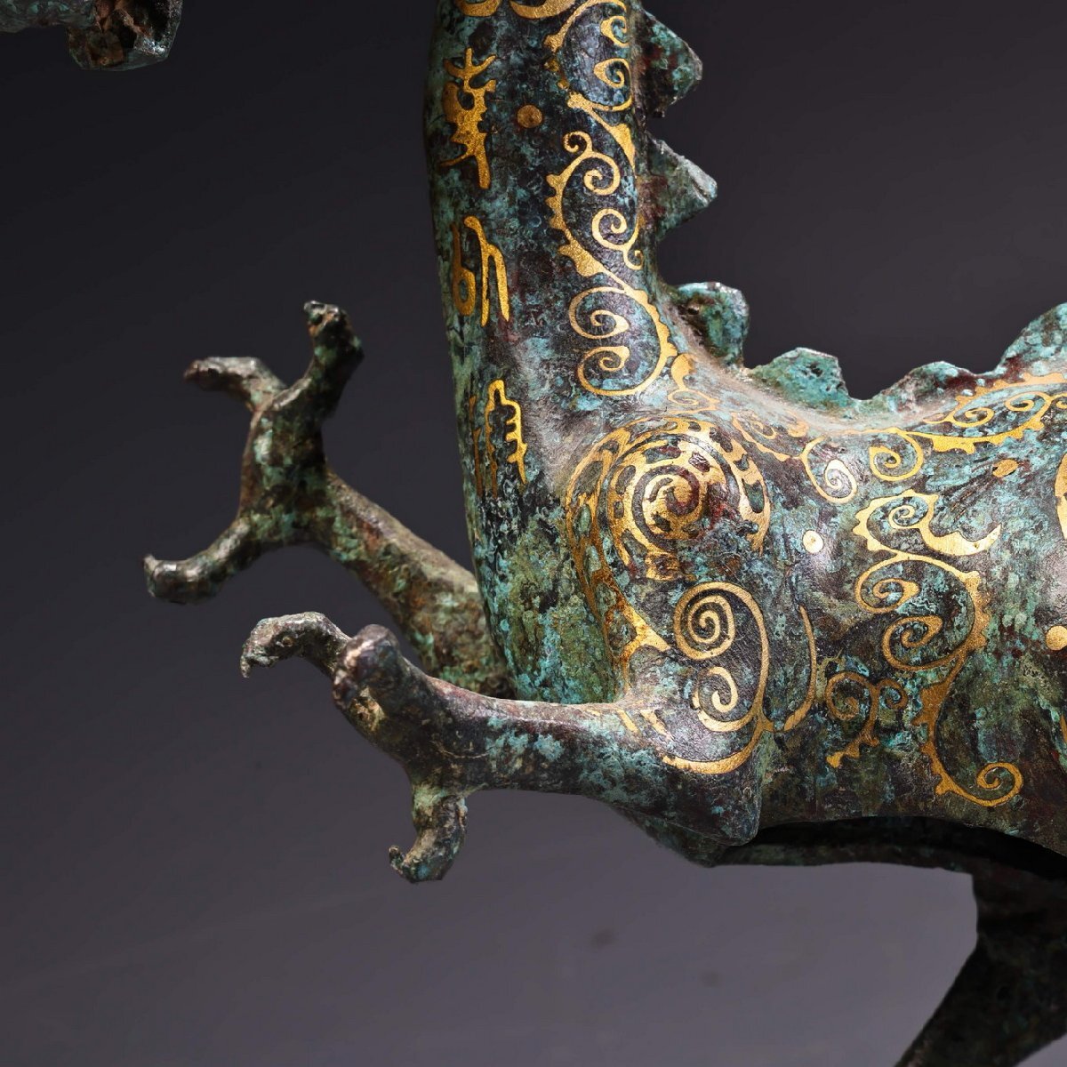 清】某収集家放出品 戦漢時代 青銅器・ブロンズ 錯金瑞獣立龍紋 清】某収集家放出品 戦漢時代 青銅器・ブロンズ 錯金瑞獣立龍紋