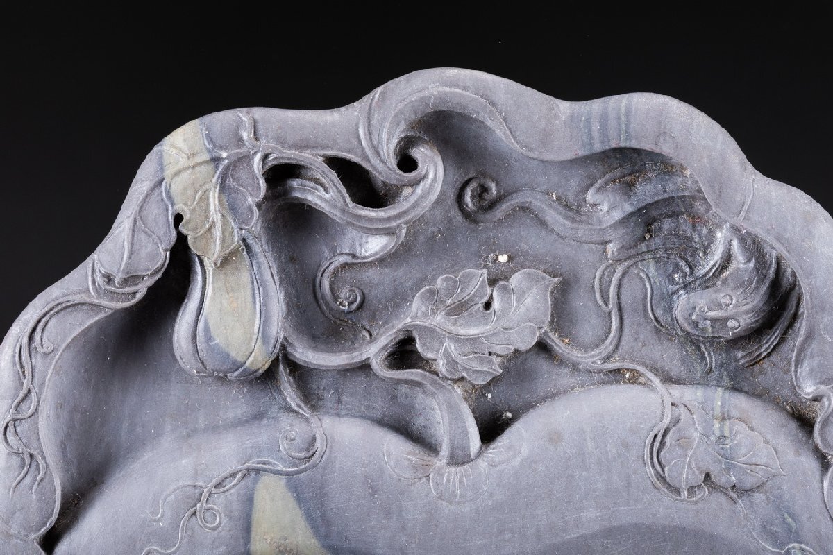 華】某収集家放出品 時代物 端渓 金絲 水波 瓜果紋文房硯 唐木蓋 華】某収集家放出品 時代物 端渓 金絲 水波 瓜果紋文房硯 唐木蓋
