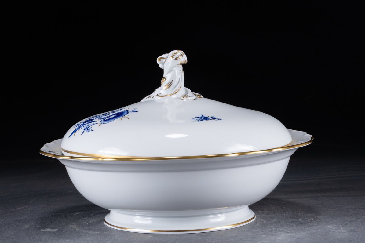 華】時代舊藏 時代物 Meissen・マイセン 白磁染付花卉紋蓋物 華】時代舊藏 時代物 Meissen・マイセン 白磁染付花卉紋蓋物