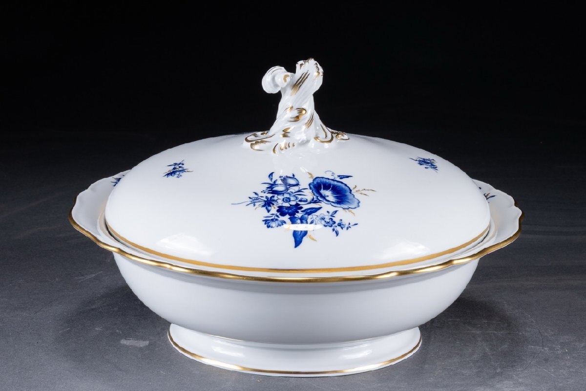 華】時代舊藏 時代物 Meissen・マイセン 白磁染付花卉紋蓋物 華】時代舊藏 時代物 Meissen・マイセン 白磁染付花卉紋蓋物