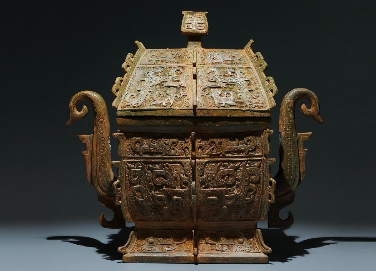 清】某収集家放出品 戦漢時代 青銅器 獣面紋方壺36x37x17㎝ 大 清】某収集家放出品 戦漢時代 青銅器 獣面紋方壺36x37x17㎝ 大