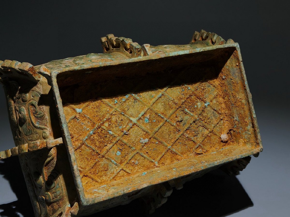 清】時代舊藏 戦漢時代 青銅器 獣面文方尊47x29x21㎝ 時代物 清】時代舊藏 戦漢時代 青銅器 獣面文方尊47x29x21㎝ 時代物