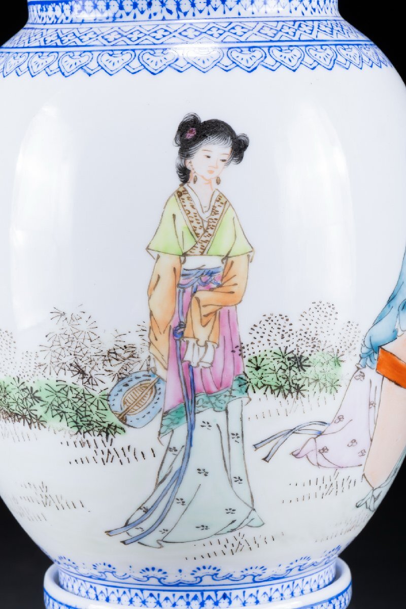 華】某収集家放出品 時代物 景徳鎮 薄胎瓷「金陵十二釵」図花瓶 華】某収集家放出品 時代物 景徳鎮 薄胎瓷「金陵十二釵」図花瓶
