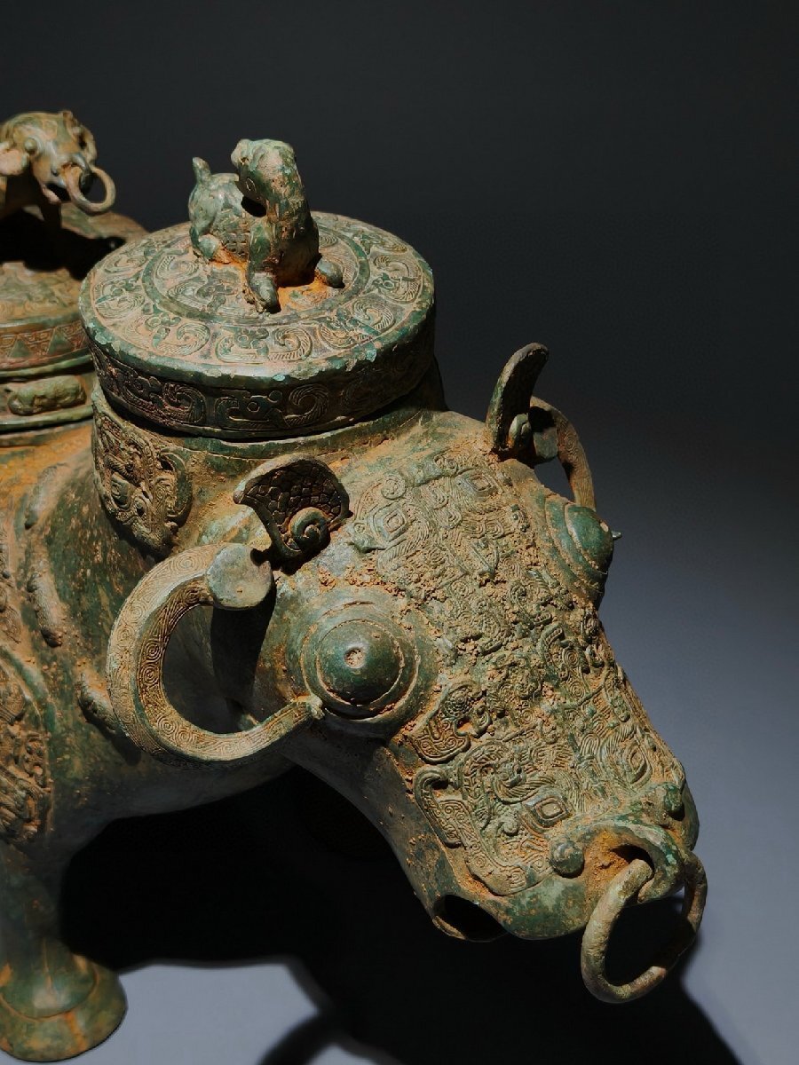清】時代舊藏 戦漢時代 青銅器 瑞獣文三連蓋尊32x50x20 清】時代舊藏 戦漢時代 青銅器 瑞獣文三連蓋尊32x50x20