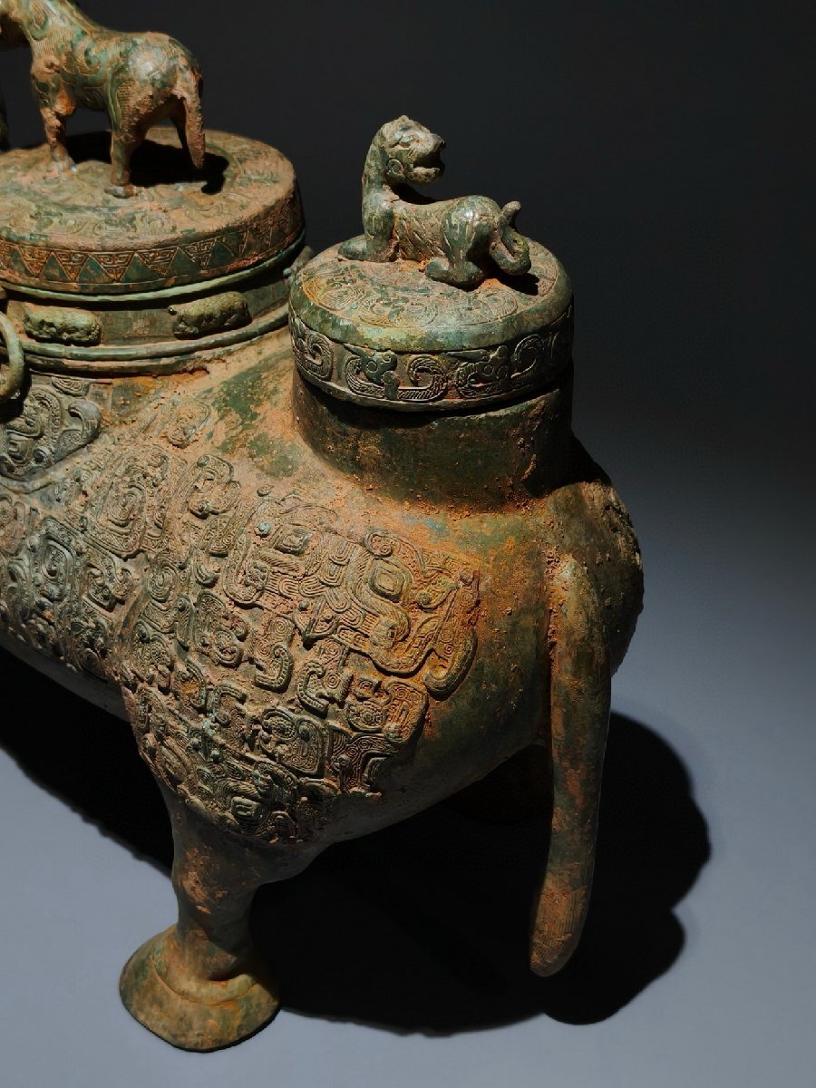 清】時代舊藏 戦漢時代 青銅器 瑞獣文三連蓋尊32x50x20 清】時代舊藏 戦漢時代 青銅器 瑞獣文三連蓋尊32x50x20