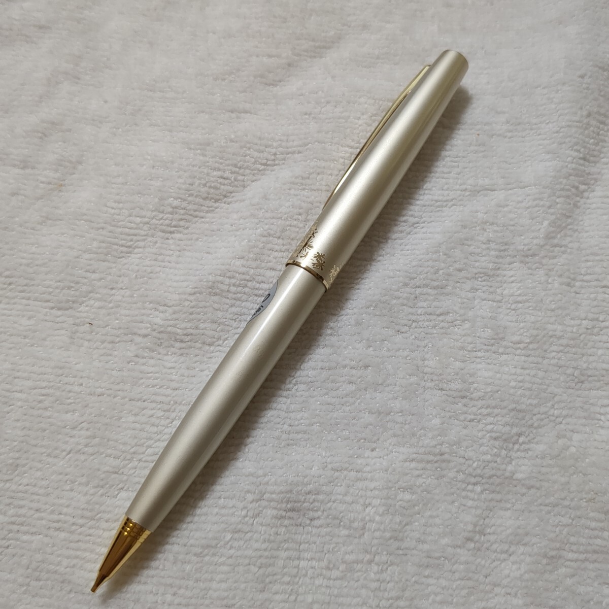 パイロット シャープペンシル　女性向け　ゴールドカラー　ノック式　値札付き_画像4