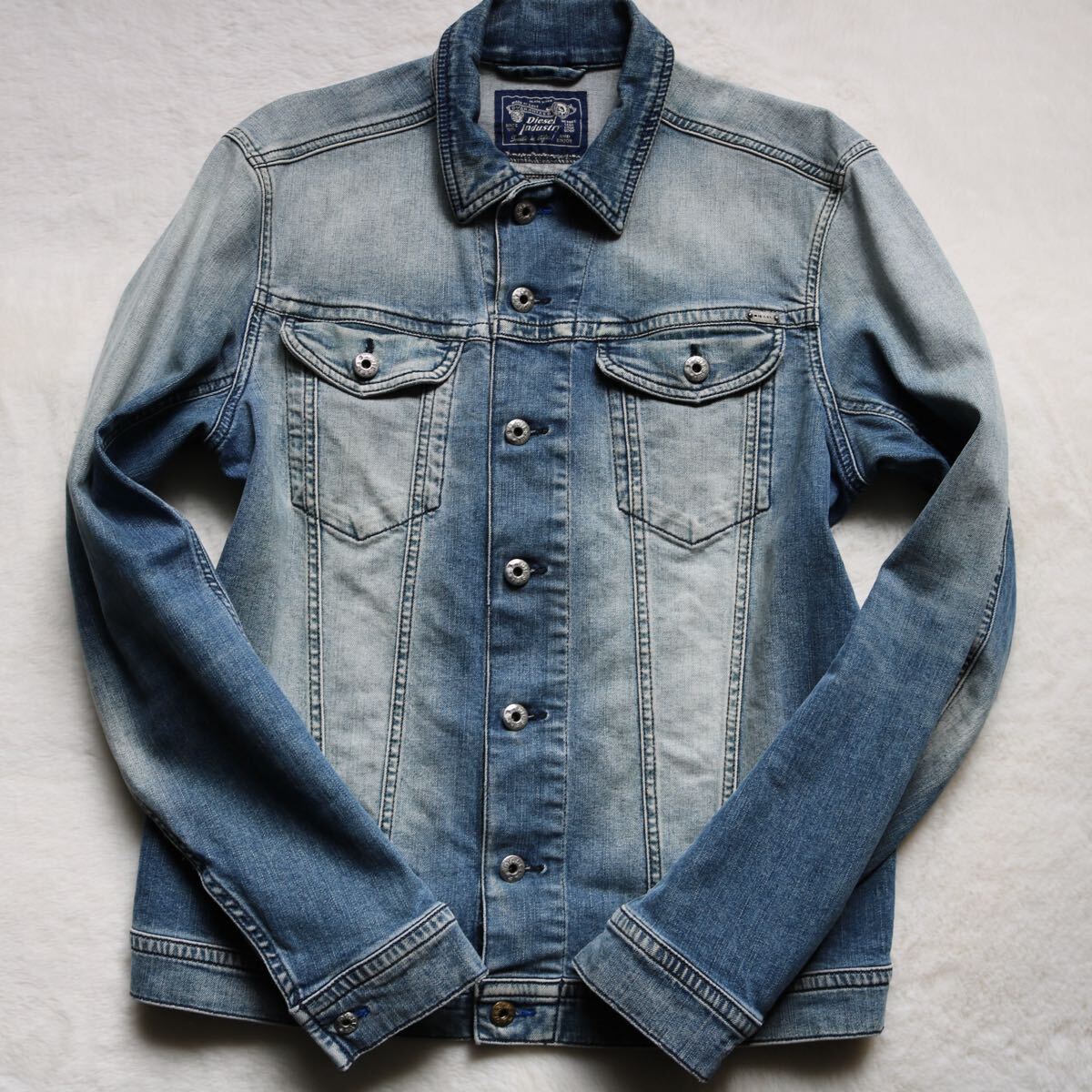 DIESEL ディーゼル デニムジャケット 金銀ボタン 金具ロゴ DIESEL ディーゼル デニムジャケット 金銀ボタン 金具ロゴ