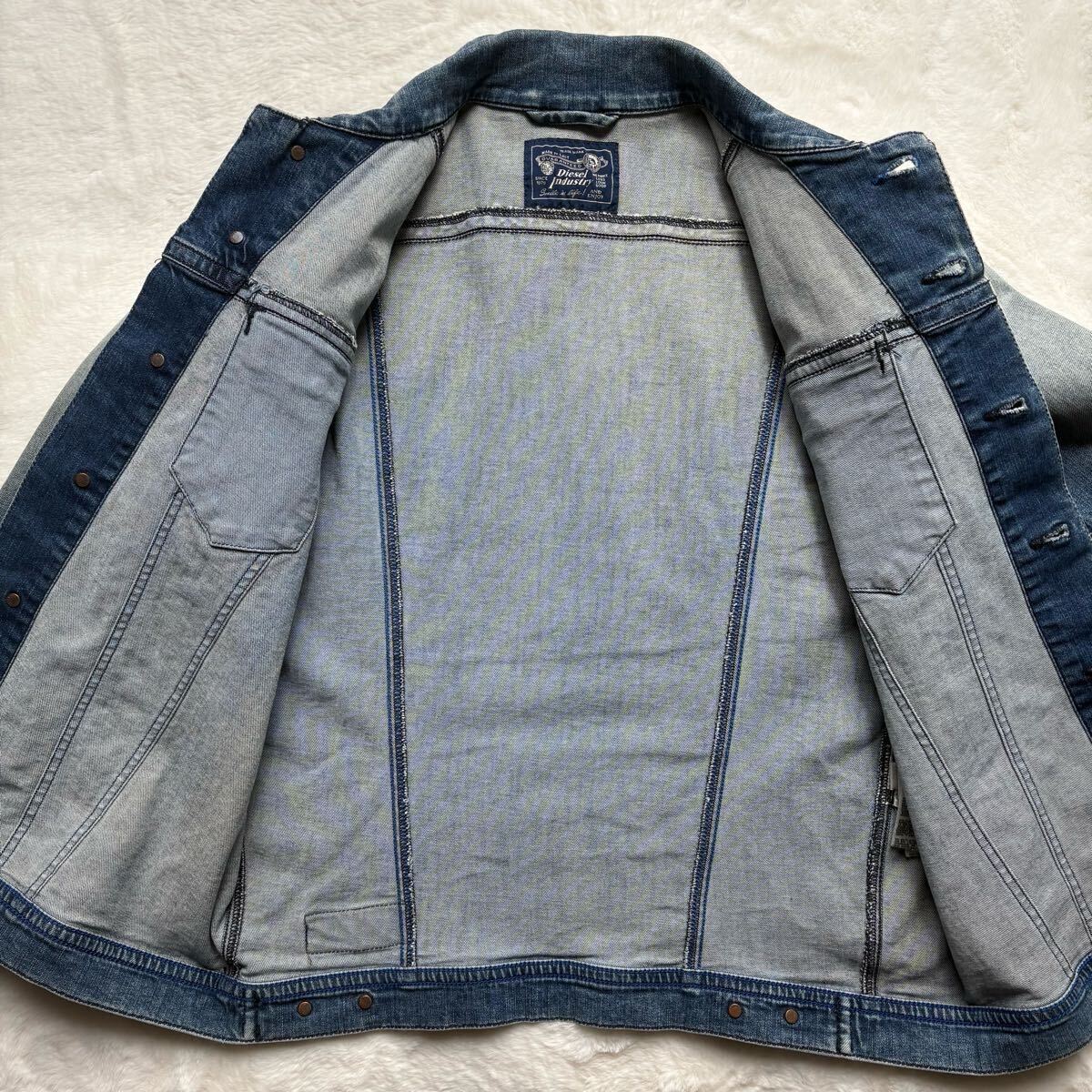 DIESEL ディーゼル デニムジャケット 金銀ボタン 金具ロゴ DIESEL ディーゼル デニムジャケット 金銀ボタン 金具ロゴ