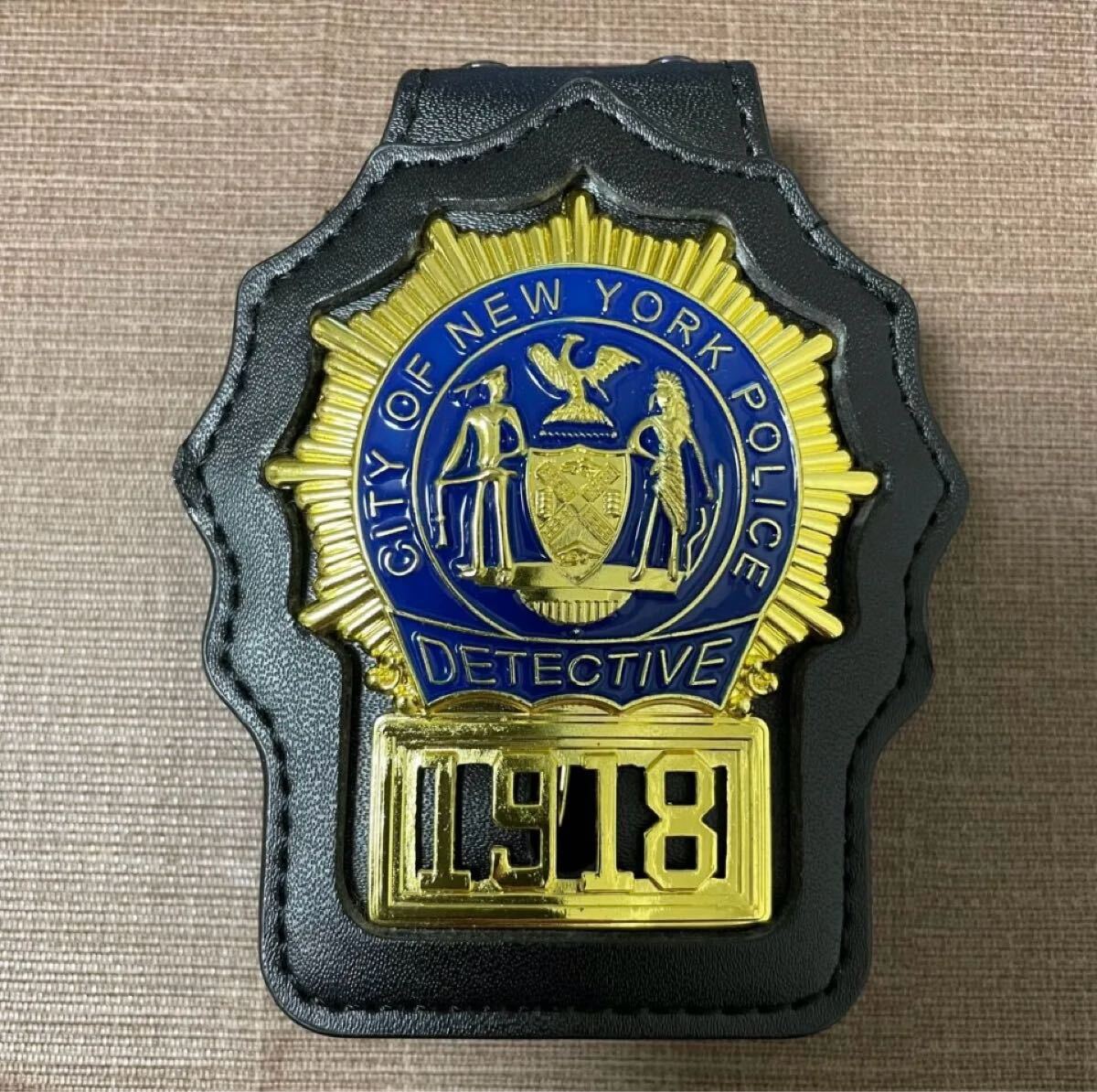 ポリスバッジ NYPD DETECTIVEバッジとバッジホルダー