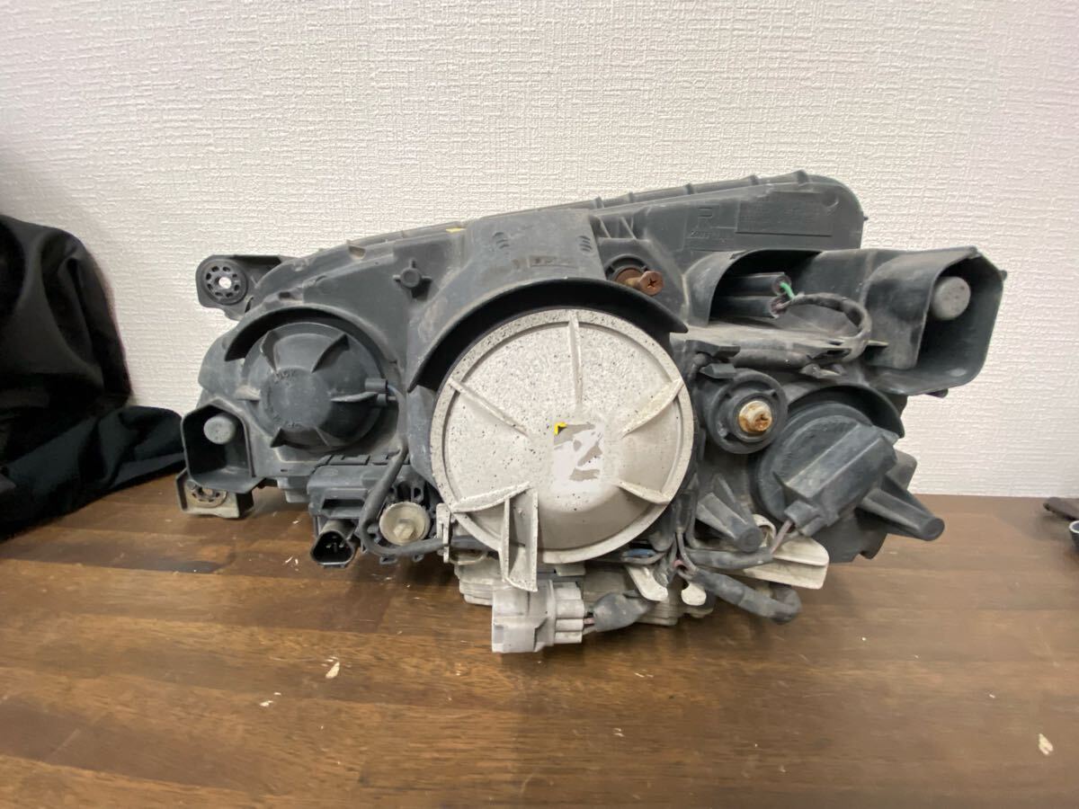 日野 プロフィア ヘッドライト 右側 日野 ヘッドライト プロフィア 4-2