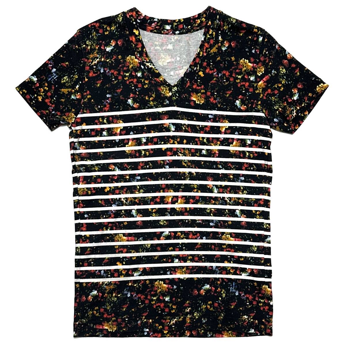 定価3 5万 1piu1uguale3 floral pattern V neck tee Ⅳ ウノピュ 定価3 5万 1piu1uguale3 floral pattern V neck tee Ⅳ ウノピュ