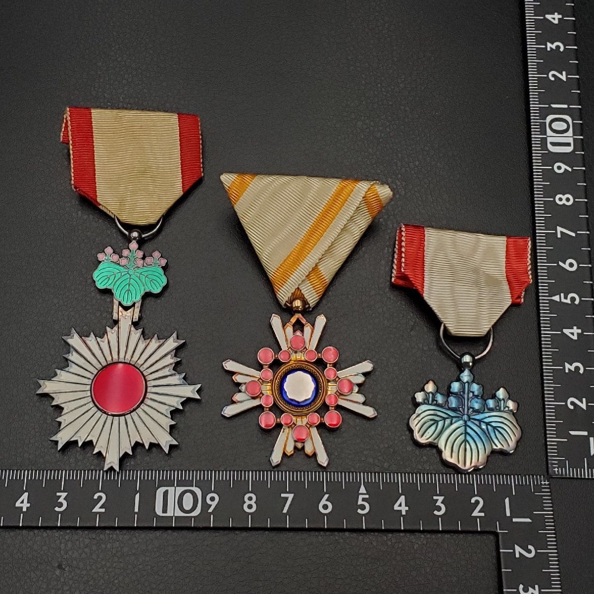 宝蔵】旧日本軍 勲章3点まとめ 勲六等単光旭日章 勲五等瑞宝章 宝蔵】旧日本軍 勲章3点まとめ 勲六等単光旭日章 勲五等瑞宝章